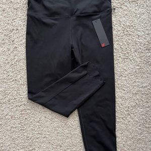 NWT Mono B capri leggings with scalloped accent on legs
